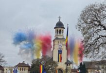 REPORTAJ Dragostea suveraniștilor față de România- huiduieli în timpul intonării imnului, militarii făcuți trădători. Cine a pictat secera și ciocanul pe drapel VIDEO