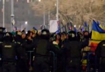 ”Românul absolut” Eminescu, sărbătorit cu ouă sparte-n capul jandarmilor și ”Georgescu, președinte” VIDEO